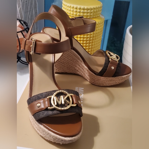 Michael Kors Wedges - Picture 3 of 7